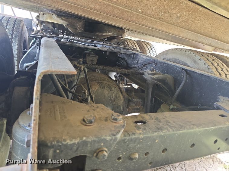 image for item DM1692 2013 Kenworth T680 semi truck