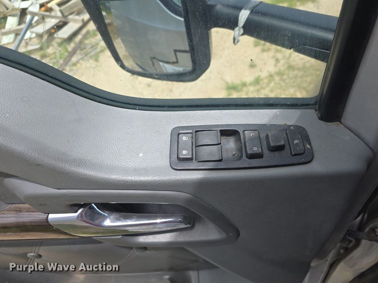 image for item DM1692 2013 Kenworth T680 semi truck