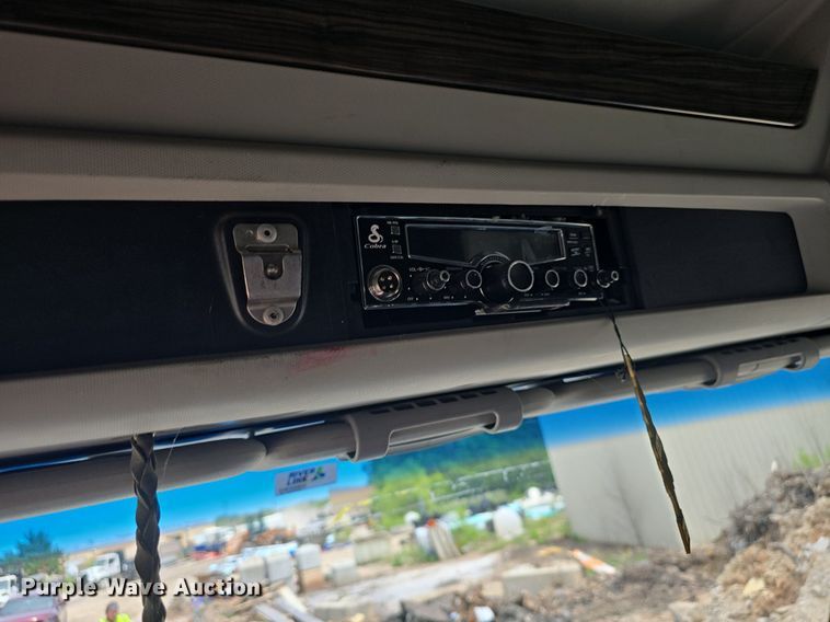 image for item DM1692 2013 Kenworth T680 semi truck