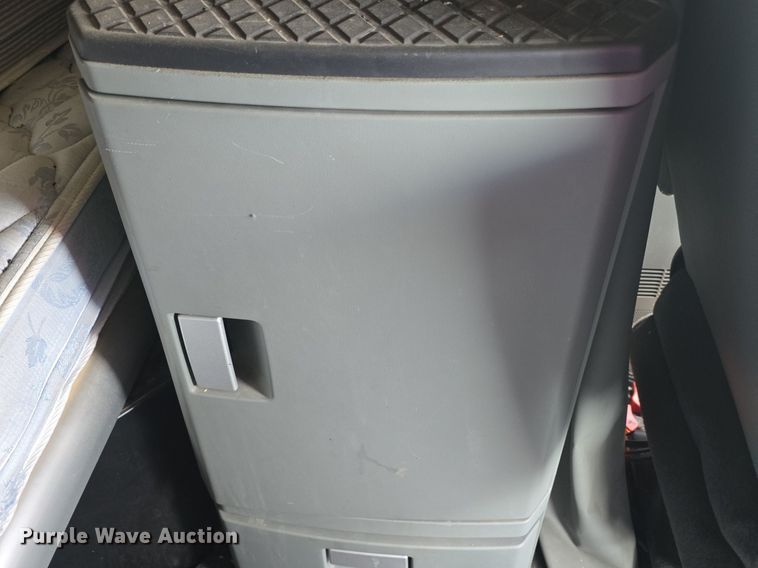 image for item DM1692 2013 Kenworth T680 semi truck