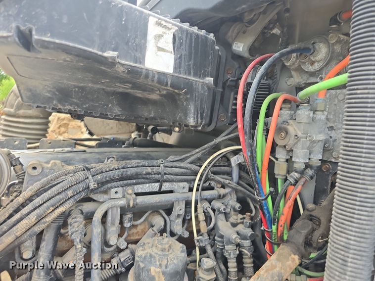 image for item DM1692 2013 Kenworth T680 semi truck