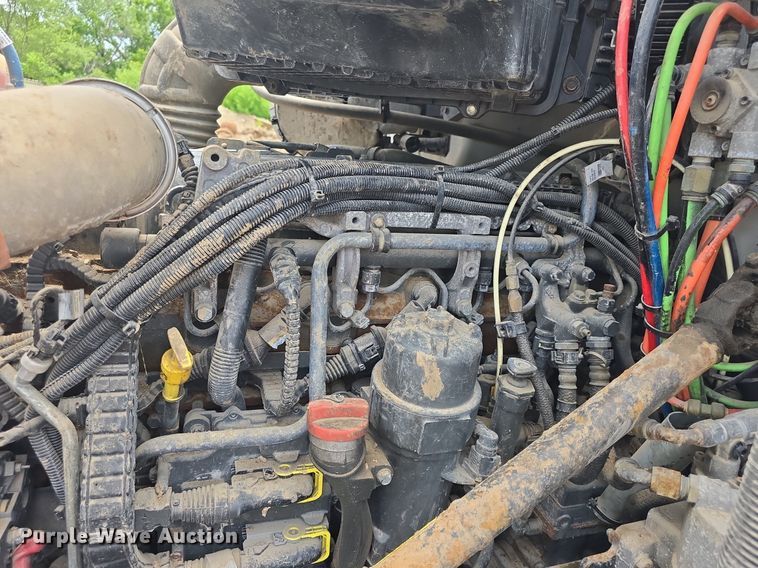 image for item DM1692 2013 Kenworth T680 semi truck