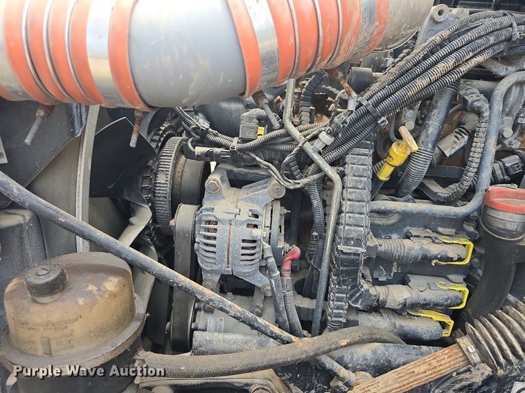 image for item DM1692 2013 Kenworth T680 semi truck