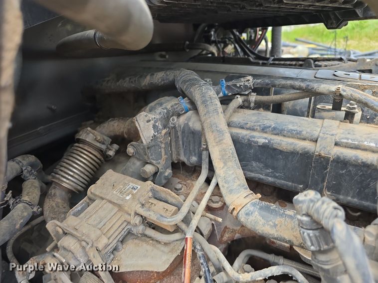 image for item DM1692 2013 Kenworth T680 semi truck