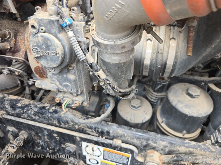 image for item DM1692 2013 Kenworth T680 semi truck