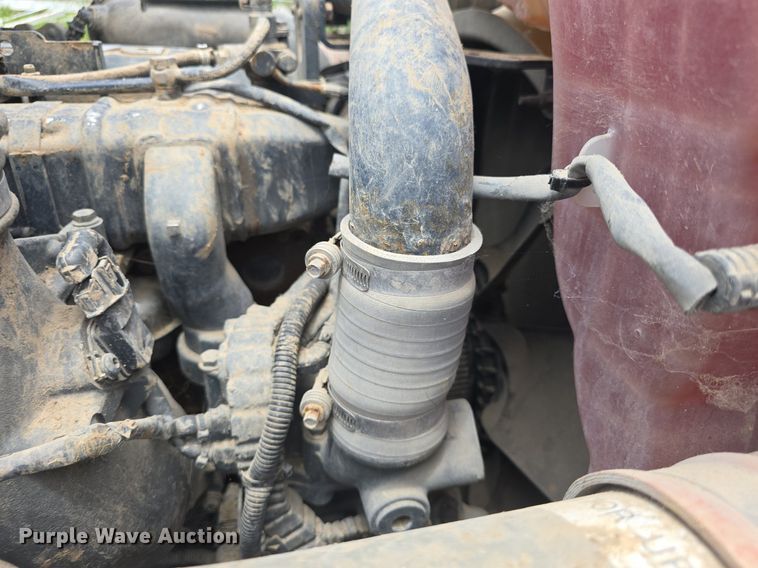 image for item DM1692 2013 Kenworth T680 semi truck