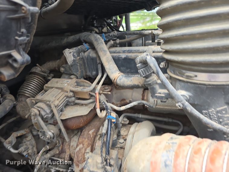 image for item DM1692 2013 Kenworth T680 semi truck