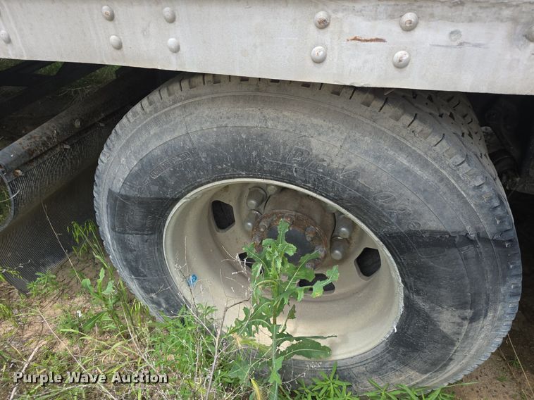 image for item DM1692 2013 Kenworth T680 semi truck