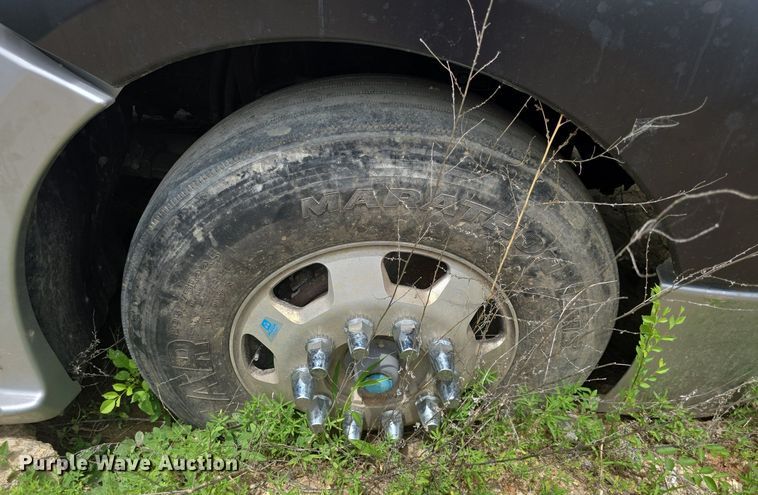 image for item DM1692 2013 Kenworth T680 semi truck