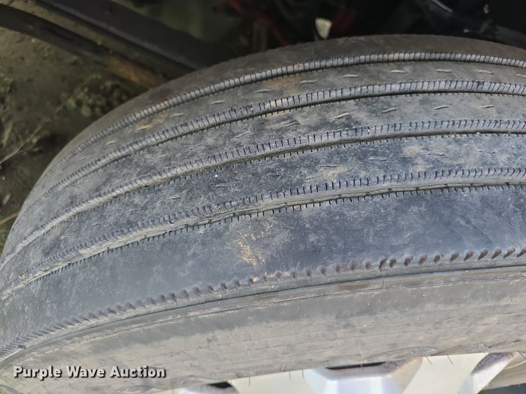 image for item DM1692 2013 Kenworth T680 semi truck