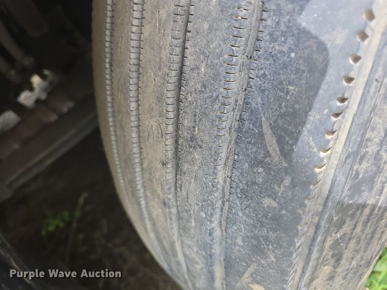 image for item DM1692 2013 Kenworth T680 semi truck