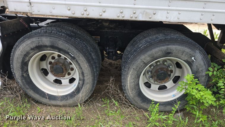 image for item DM1692 2013 Kenworth T680 semi truck