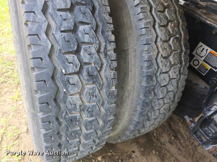 image for item DM1692 2013 Kenworth T680 semi truck