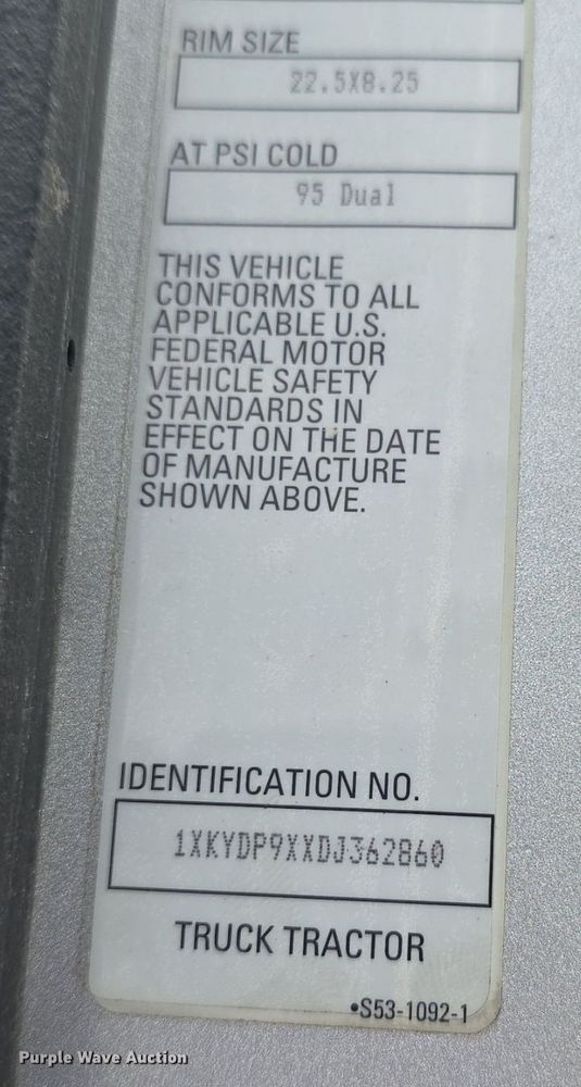 image for item DM1692 2013 Kenworth T680 semi truck