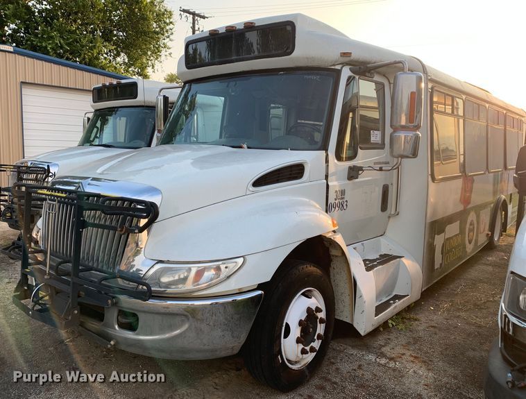 image for item DM1759 2009 International Champion 3200 VT365 shuttle bus