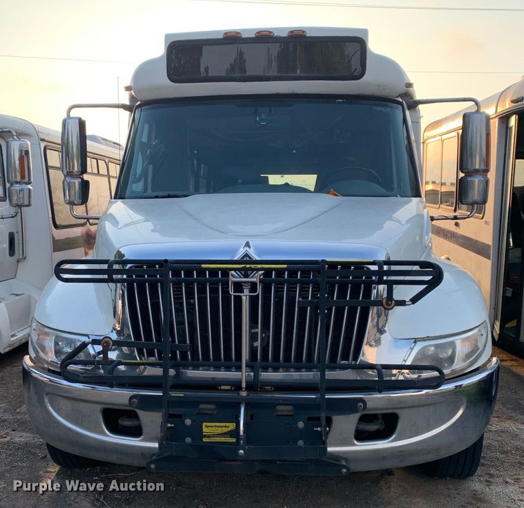 image for item DM1759 2009 International Champion 3200 VT365 shuttle bus