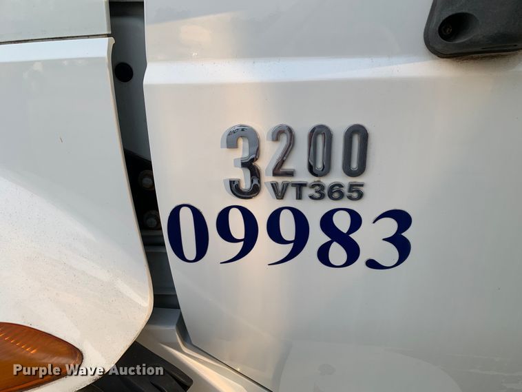 image for item DM1759 2009 International Champion 3200 VT365 shuttle bus