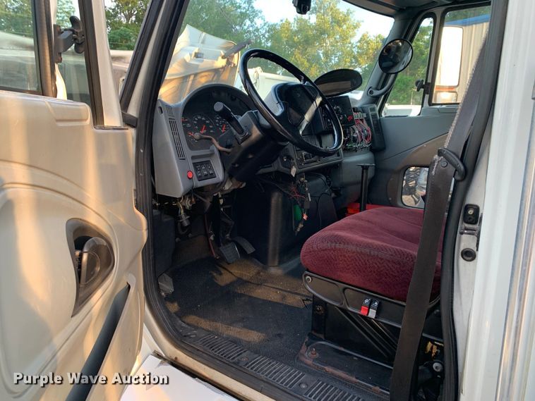 image for item DM1759 2009 International Champion 3200 VT365 shuttle bus