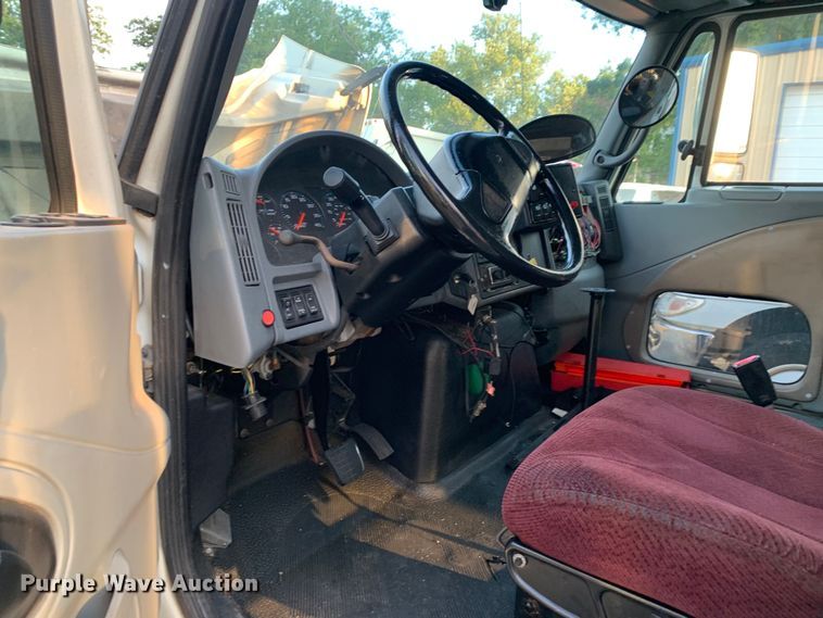 image for item DM1759 2009 International Champion 3200 VT365 shuttle bus