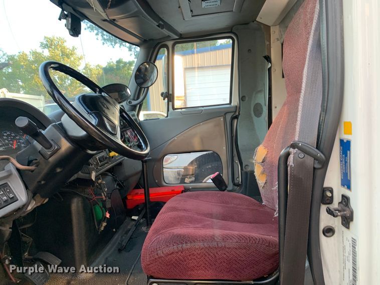 image for item DM1759 2009 International Champion 3200 VT365 shuttle bus