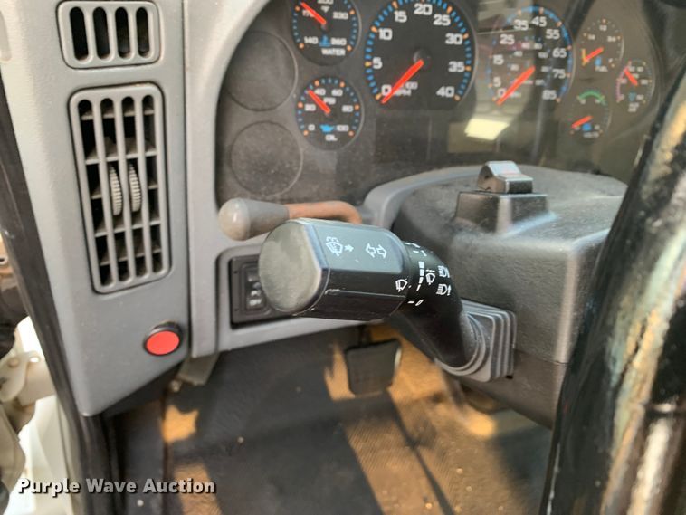 image for item DM1759 2009 International Champion 3200 VT365 shuttle bus