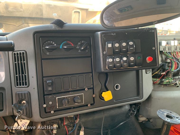 image for item DM1759 2009 International Champion 3200 VT365 shuttle bus