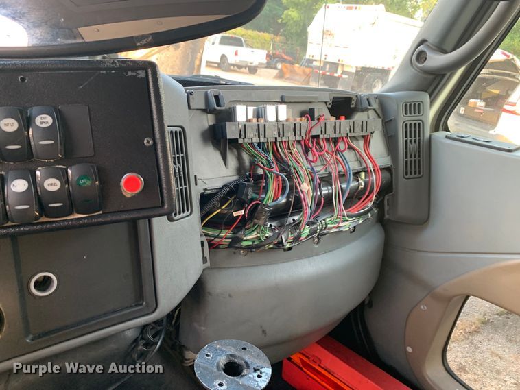 image for item DM1759 2009 International Champion 3200 VT365 shuttle bus