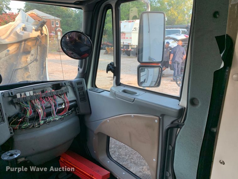 image for item DM1759 2009 International Champion 3200 VT365 shuttle bus