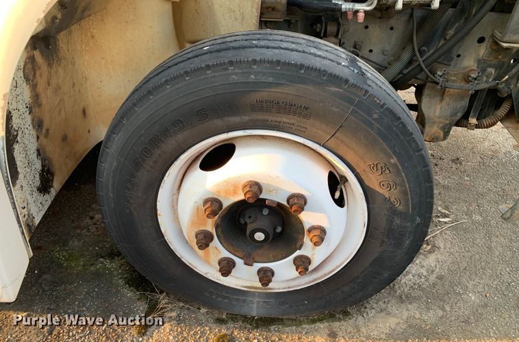 image for item DM1759 2009 International Champion 3200 VT365 shuttle bus