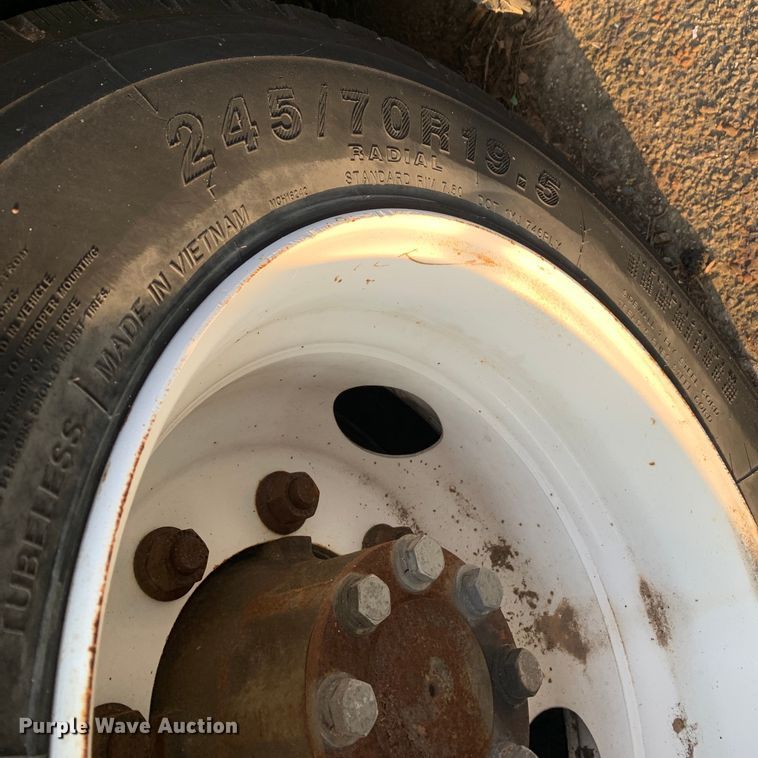 image for item DM1759 2009 International Champion 3200 VT365 shuttle bus