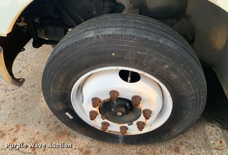 image for item DM1759 2009 International Champion 3200 VT365 shuttle bus