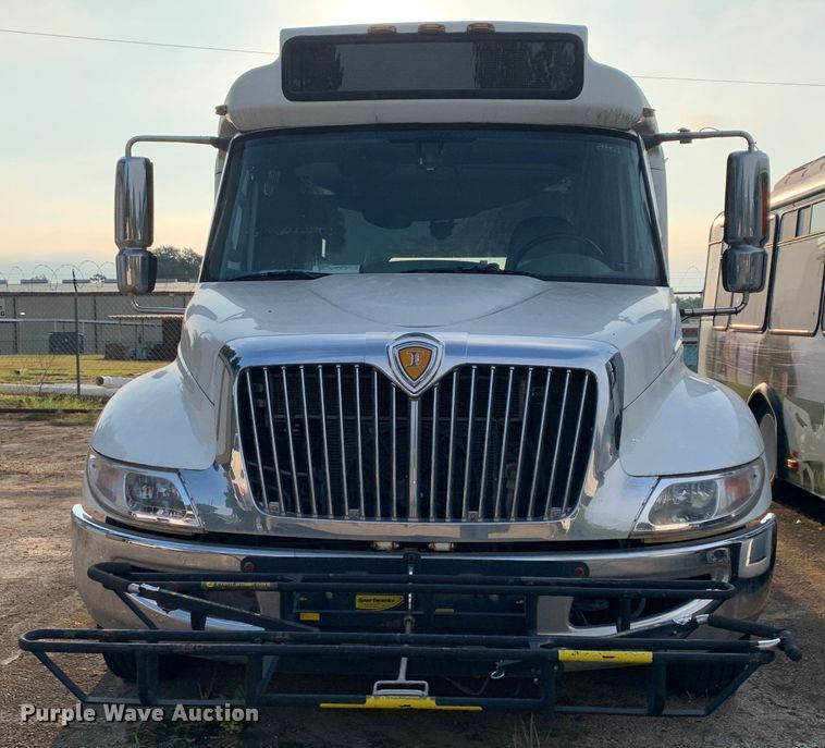 image for item DM1760 2011 International General Coach shuttle bus