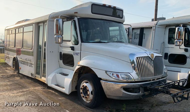 image for item DM1760 2011 International General Coach shuttle bus