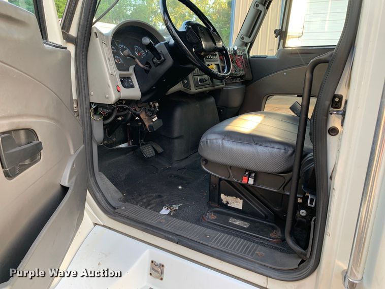 image for item DM1760 2011 International General Coach shuttle bus