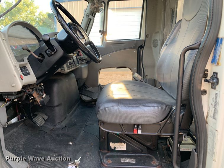 image for item DM1760 2011 International General Coach shuttle bus