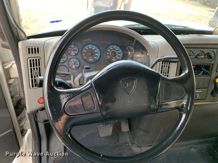 image for item DM1760 2011 International General Coach shuttle bus