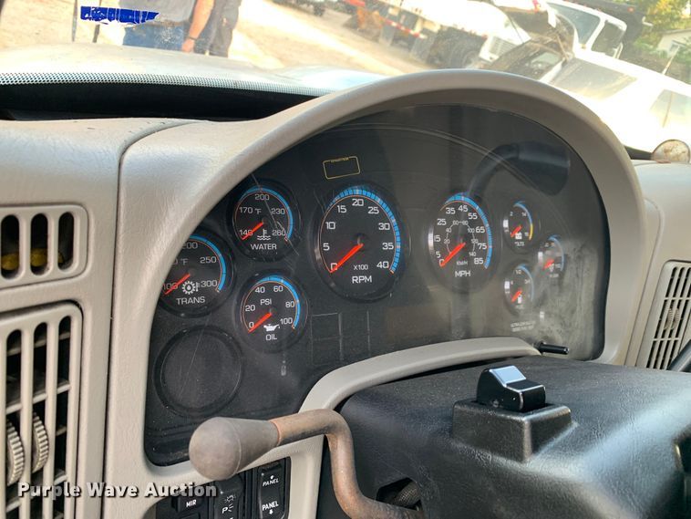 image for item DM1760 2011 International General Coach shuttle bus