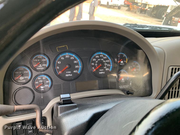 image for item DM1760 2011 International General Coach shuttle bus