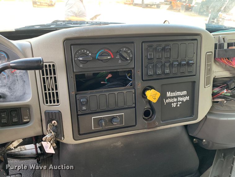 image for item DM1760 2011 International General Coach shuttle bus