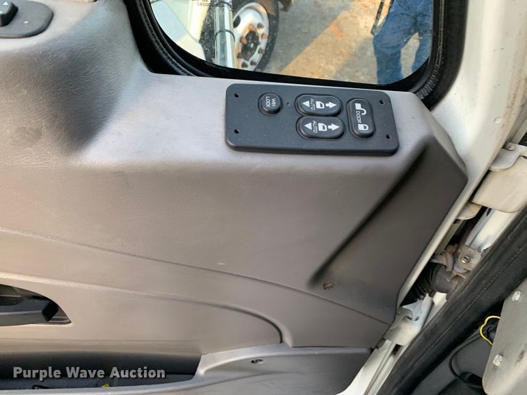 image for item DM1760 2011 International General Coach shuttle bus