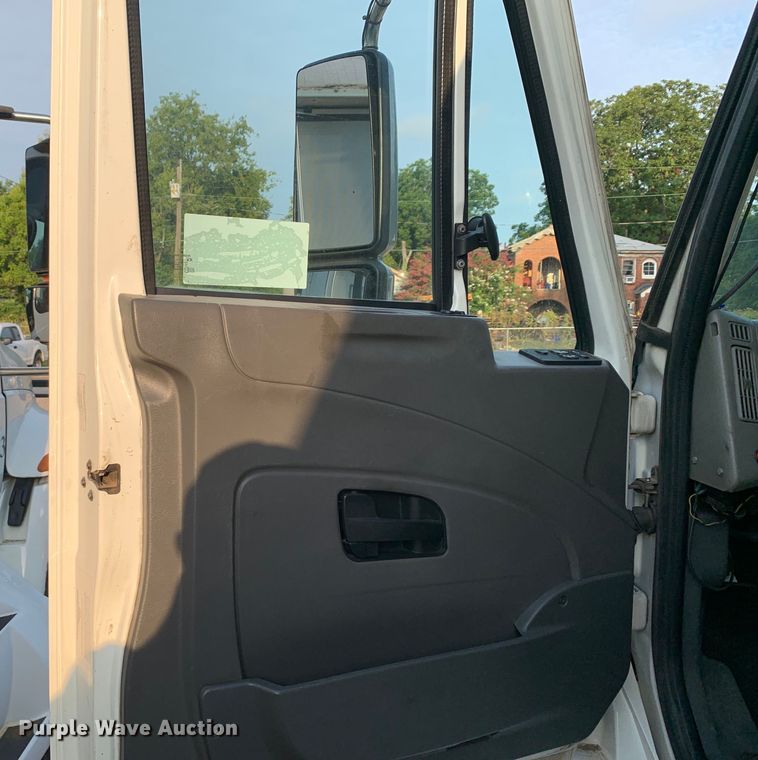 image for item DM1760 2011 International General Coach shuttle bus