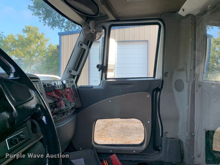 image for item DM1760 2011 International General Coach shuttle bus