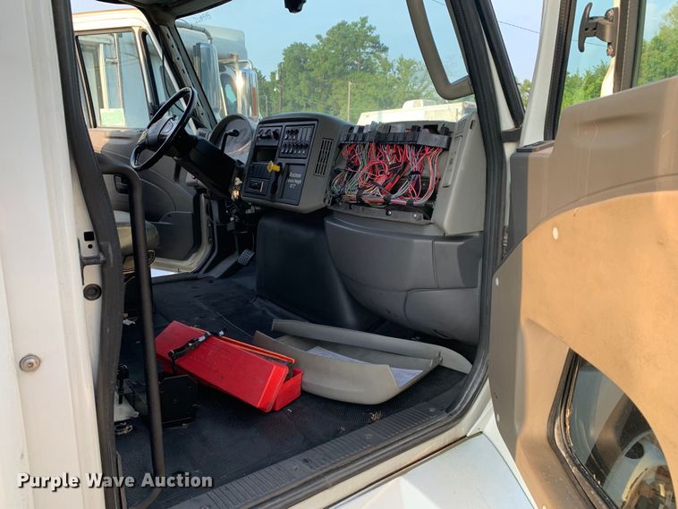 image for item DM1760 2011 International General Coach shuttle bus