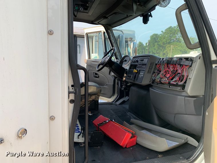 image for item DM1760 2011 International General Coach shuttle bus