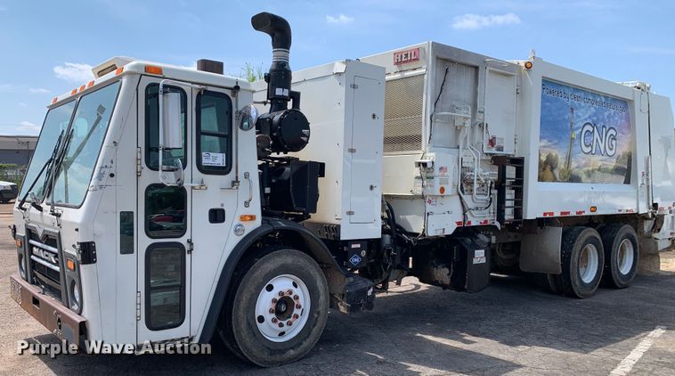 image for item DM1761 2015 Mack LEU633 refuse truck