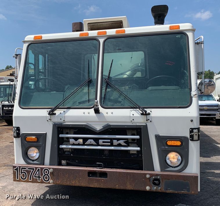 image for item DM1761 2015 Mack LEU633 refuse truck