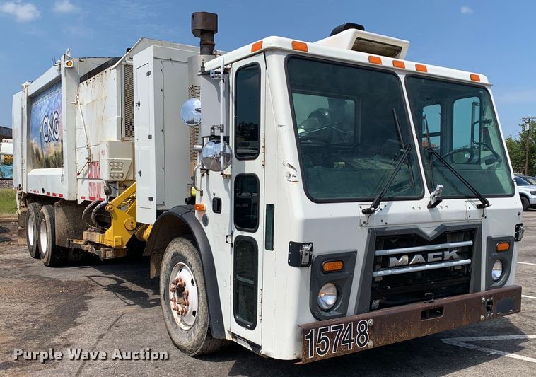 image for item DM1761 2015 Mack LEU633 refuse truck