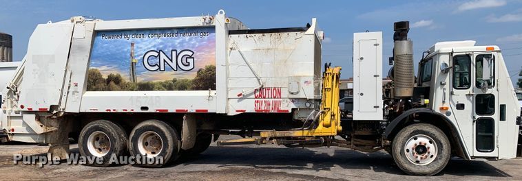 image for item DM1761 2015 Mack LEU633 refuse truck