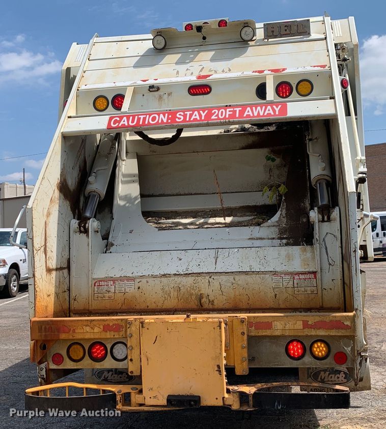 image for item DM1761 2015 Mack LEU633 refuse truck