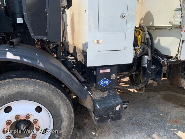 image for item DM1761 2015 Mack LEU633 refuse truck